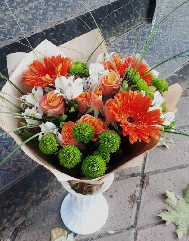 Букет цветов из: Герберы, Хризантемы, Альстромерии и Розы в Новопластуновской