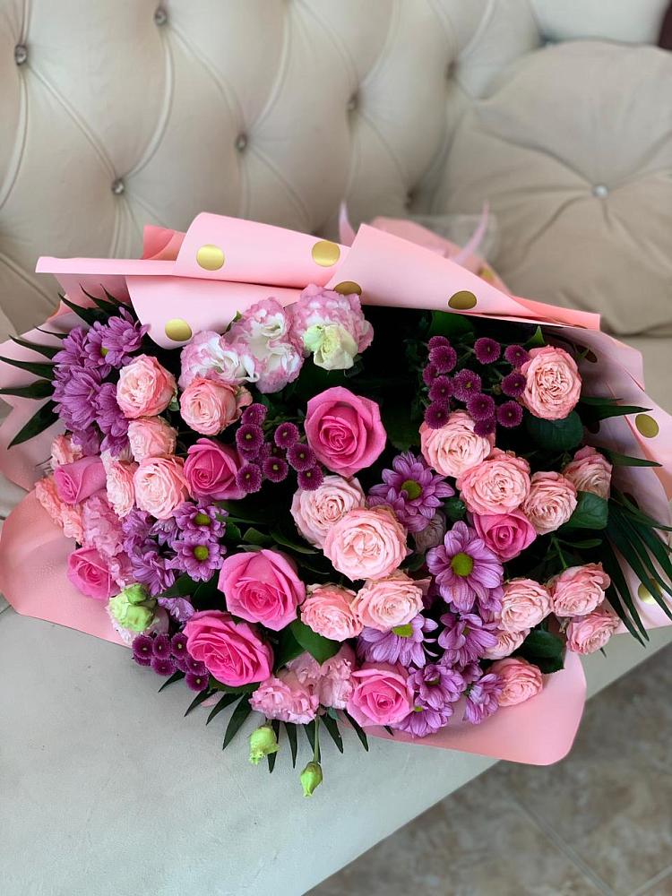 Букет цветов из: Хризантемы, Розы и Лизиантусы в Новопластуновской