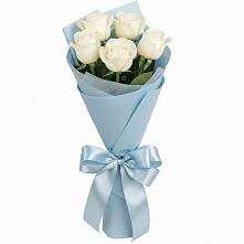 Букет 5 Белых роз Проуд в Новопластуновской