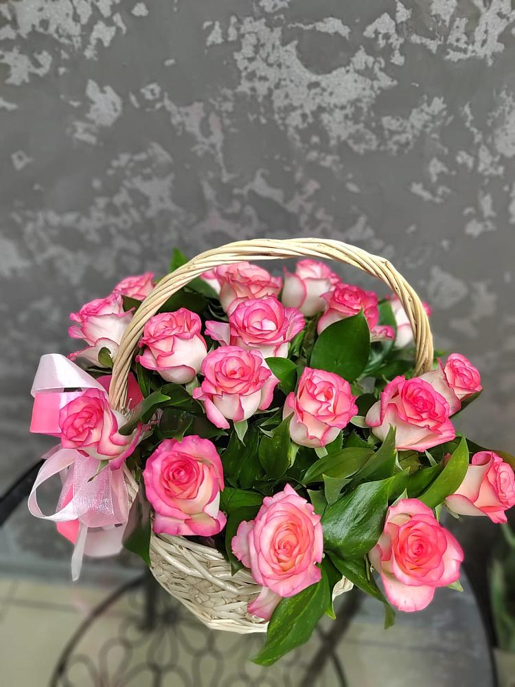 Цветочная композиция из Розы в корзине в Новопластуновской
