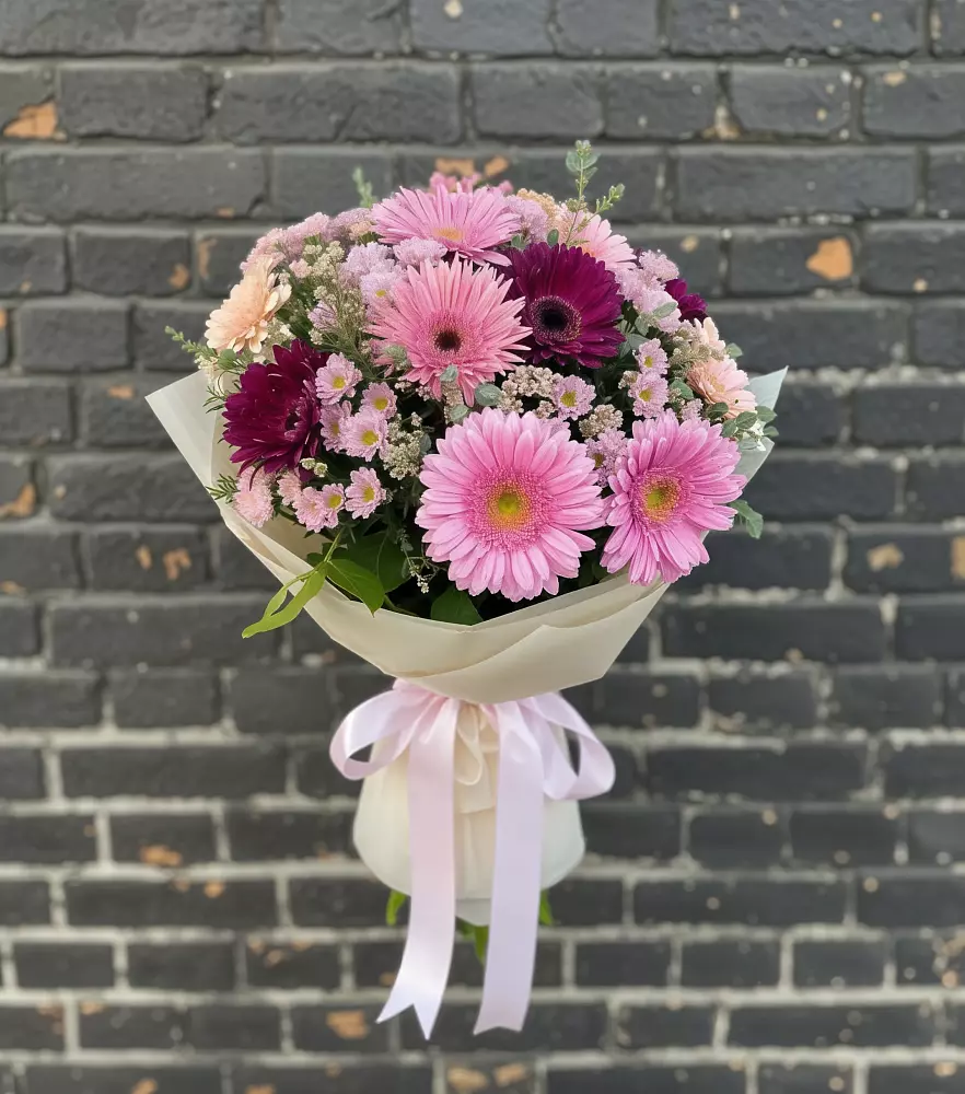 Букет цветов из: Герберы и Хризантемы в Новопластуновской