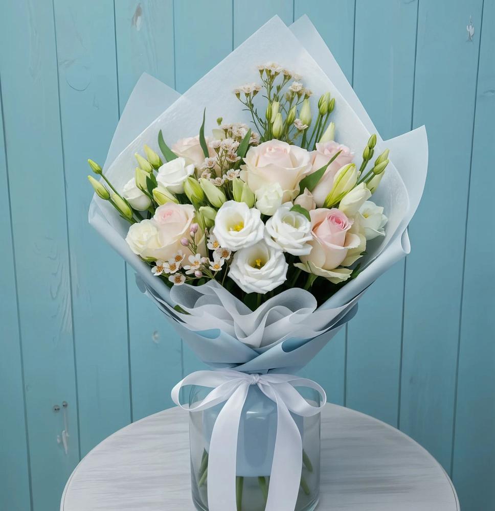 Букет цветов из: Розы и Лизиантусы в Новопластуновской