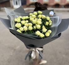 Букет Белые кустовые розы Солинеро в Новопластуновской