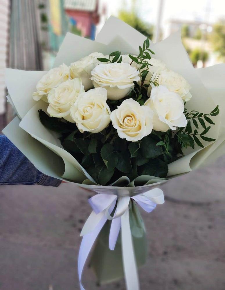 Букет Белые розы Проуд в Новопластуновской