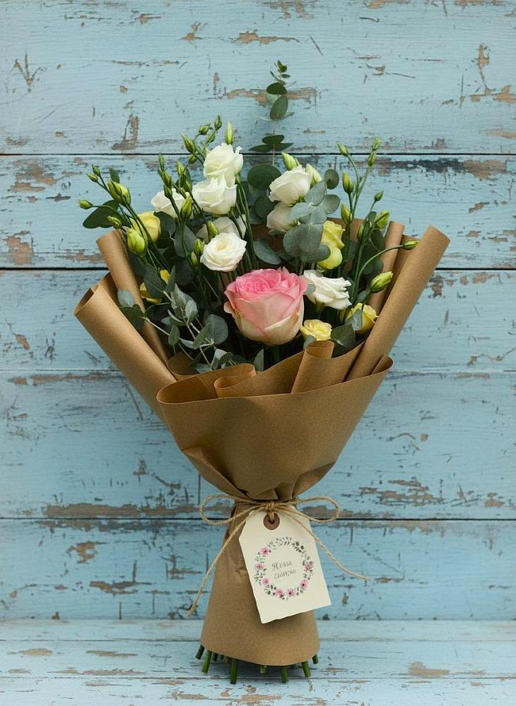 Букет цветов из: Розы и Лизиантусы в Новопластуновской