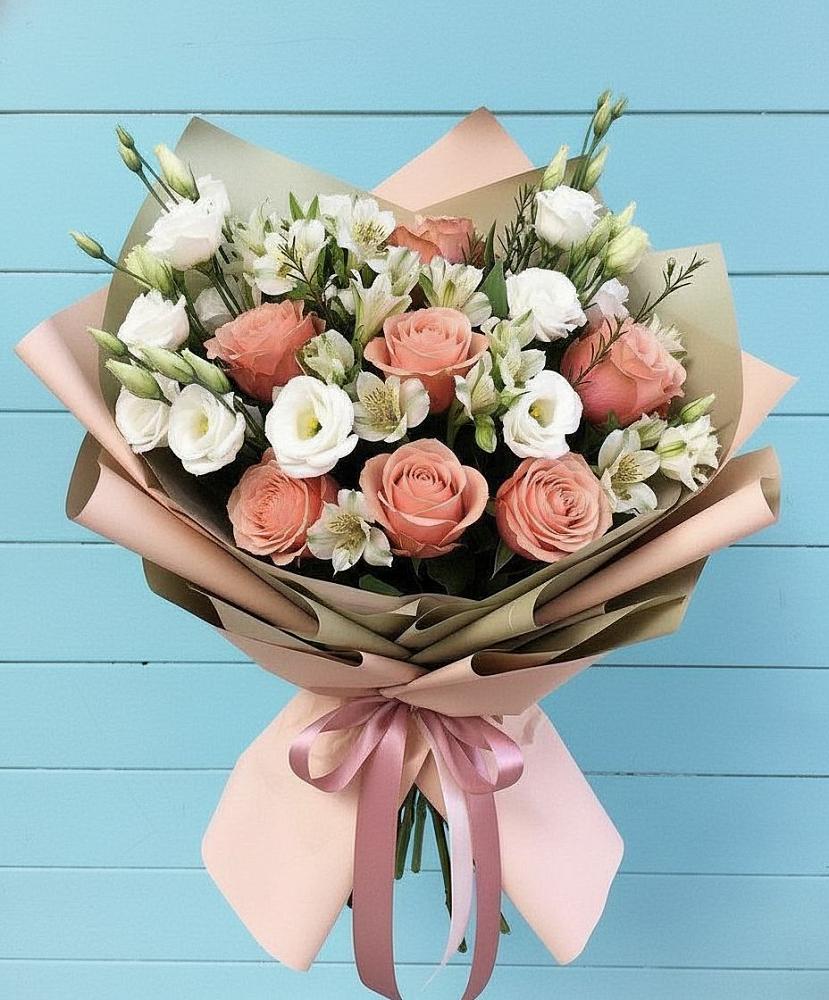 Букет цветов из: Розы, Альстромерии и Лизиантусы в Новопластуновской
