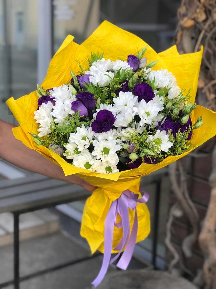 Букет цветов из: Ирисы, Хризантемы и Ромашки в Новопластуновской