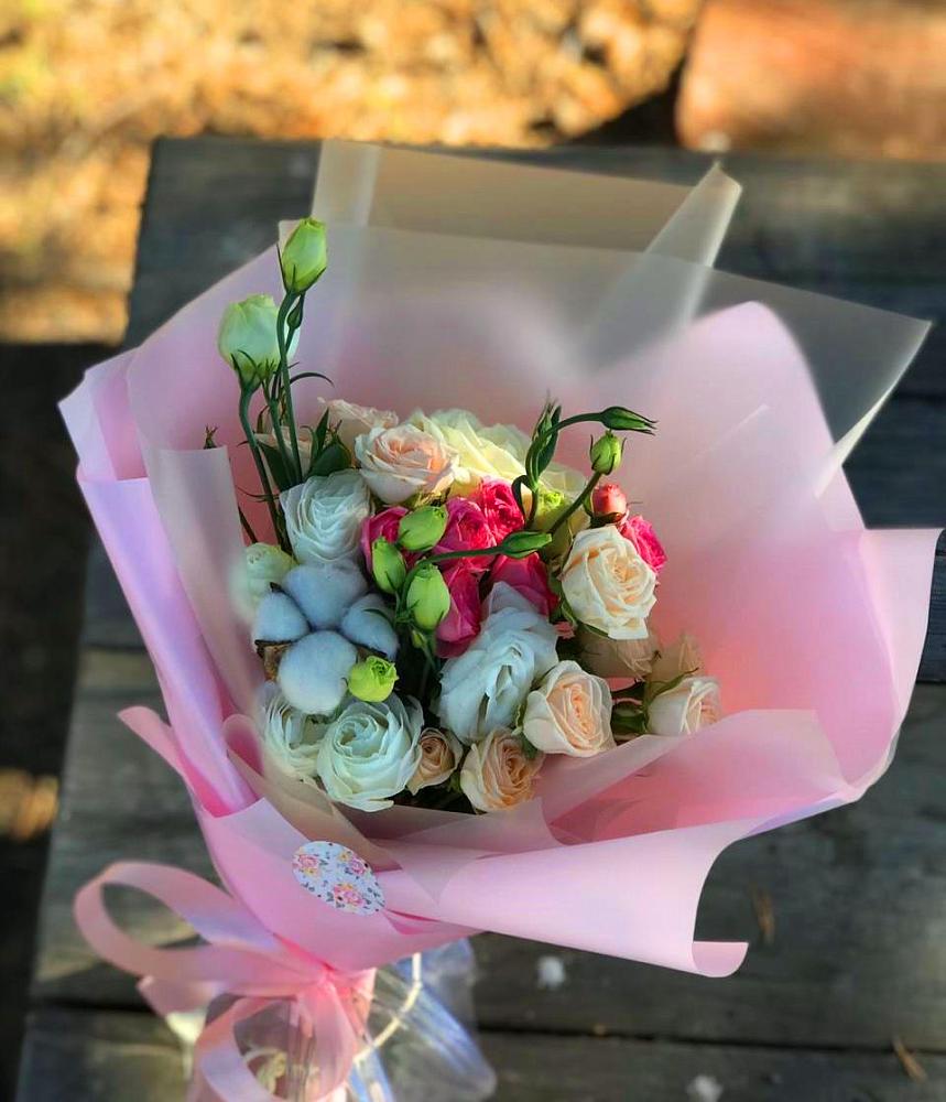 Букет цветов из: Розы и Лизиантусы в Новопластуновской