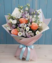 Букет цветов из:  Лизиантусы, Розы, Альстромерии и Гипсофила в Новопластуновской