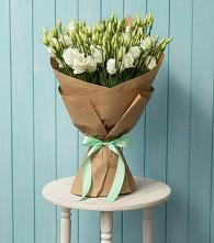 Букет цветов из:  Лизиантусы в Новопластуновской