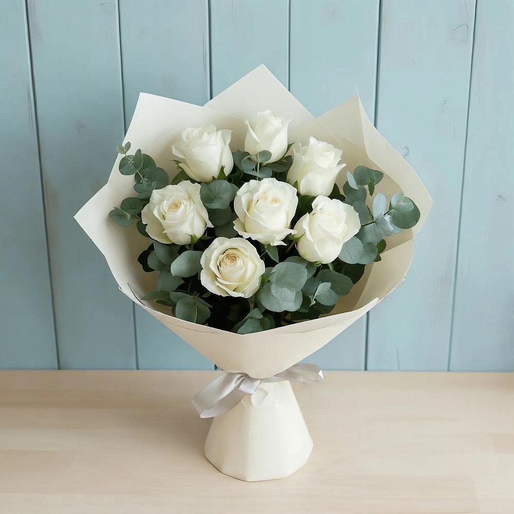 Букет Белые розы в Эвкалипте в Новопластуновской