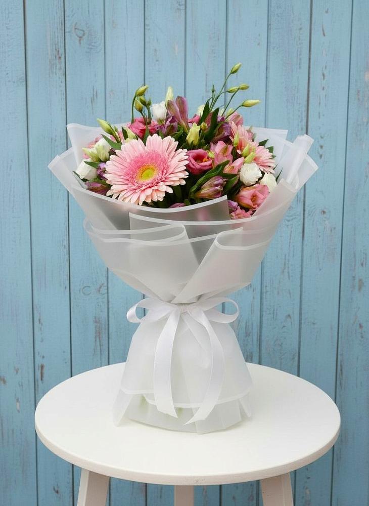 Букет цветов из: Герберы, Альстромерии и Лизиантусы в Новопластуновской