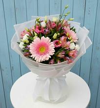 Букет цветов из:  Герберы, Альстромерии и Лизиантусы в Новопластуновской