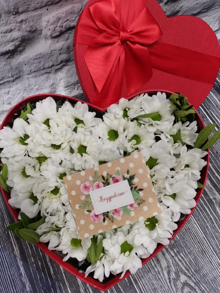 Цветочная композиция из Хризантемы в виде сердца в Новопластуновской