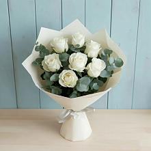 Букет Белые розы в Эвкалипте в Новопластуновской
