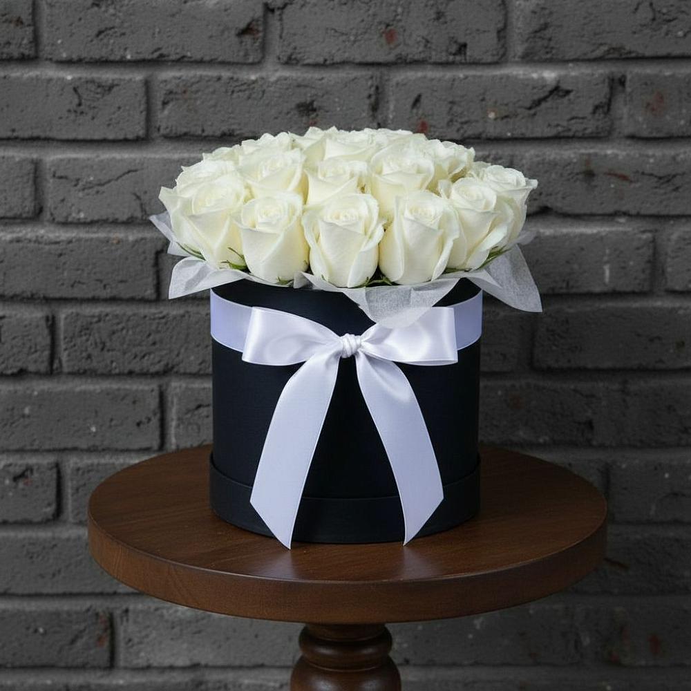 Цветочная композиция из Розы в шляпной коробке в Новопластуновской