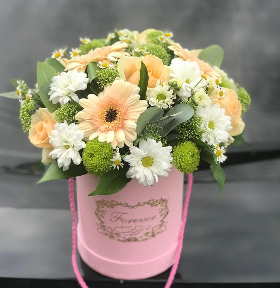 Цветочная композиция из Розы, Герберы и Хризантемы в шляпной коробке в Новопластуновской