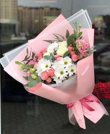 Букет цветов из: Розы, Лизиантусы и Хризантемы в Новопластуновской