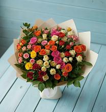 Букет Микс из разноцветных кустовых роз в Новопластуновской