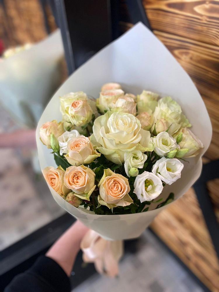 Букет цветов из: Розы и Лизиантусы в Новопластуновской