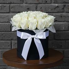 Цветочная композиция из Розы в шляпной коробке в Новопластуновской