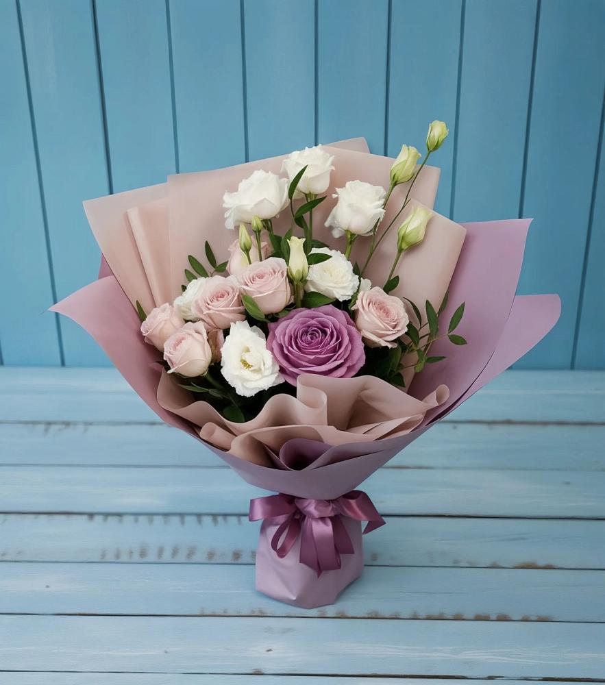 Букет цветов из: Розы и Лизиантусы в Новопластуновской